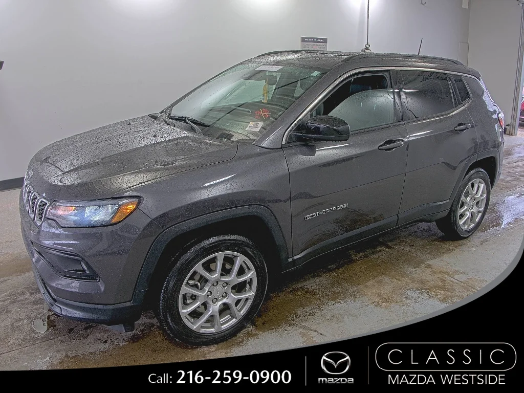 2024 Jeep Compass Latitude Lux 4X4's photo