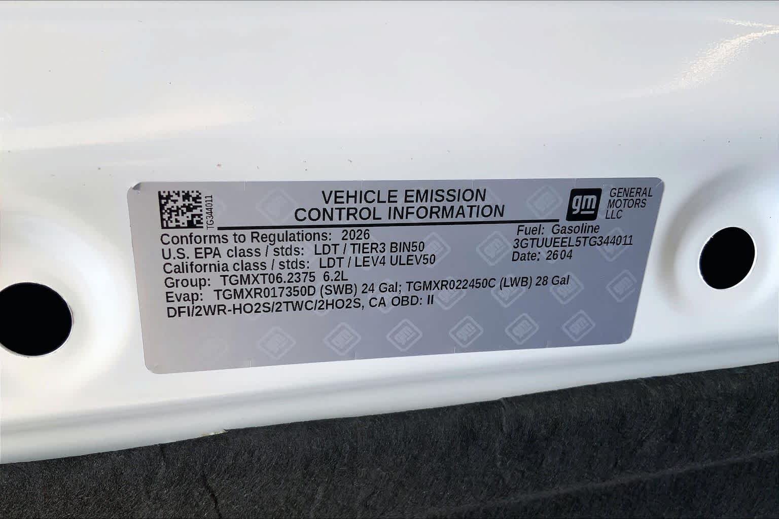 Used 2026 Summit White GMC AT4 image 33