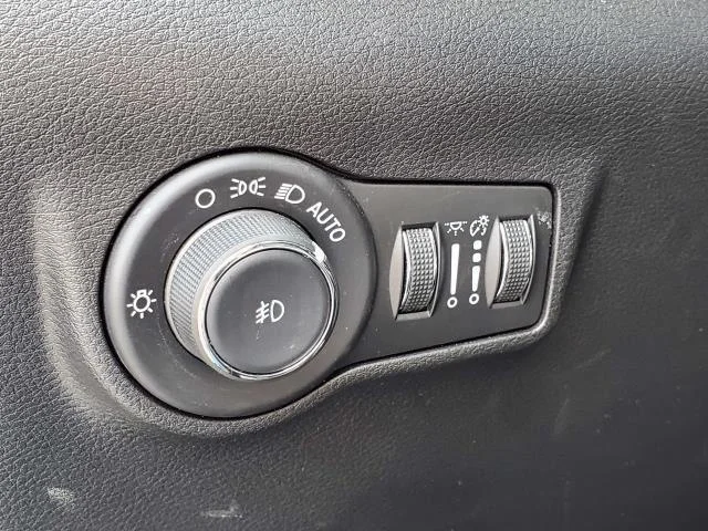 Used 2024 Red Hot Pearlcoat Jeep Trailhawk image 9