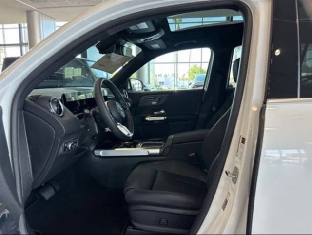 New 2026 Polar White Mercedes-Benz GLB 250 image 34