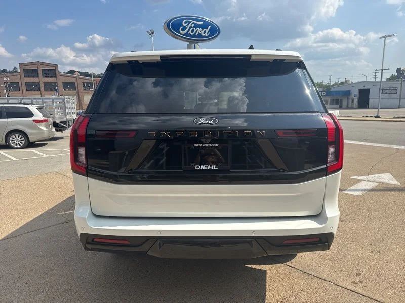 New 2025 Star White Metallic Tri-Coat Ford TREMOR® image 6