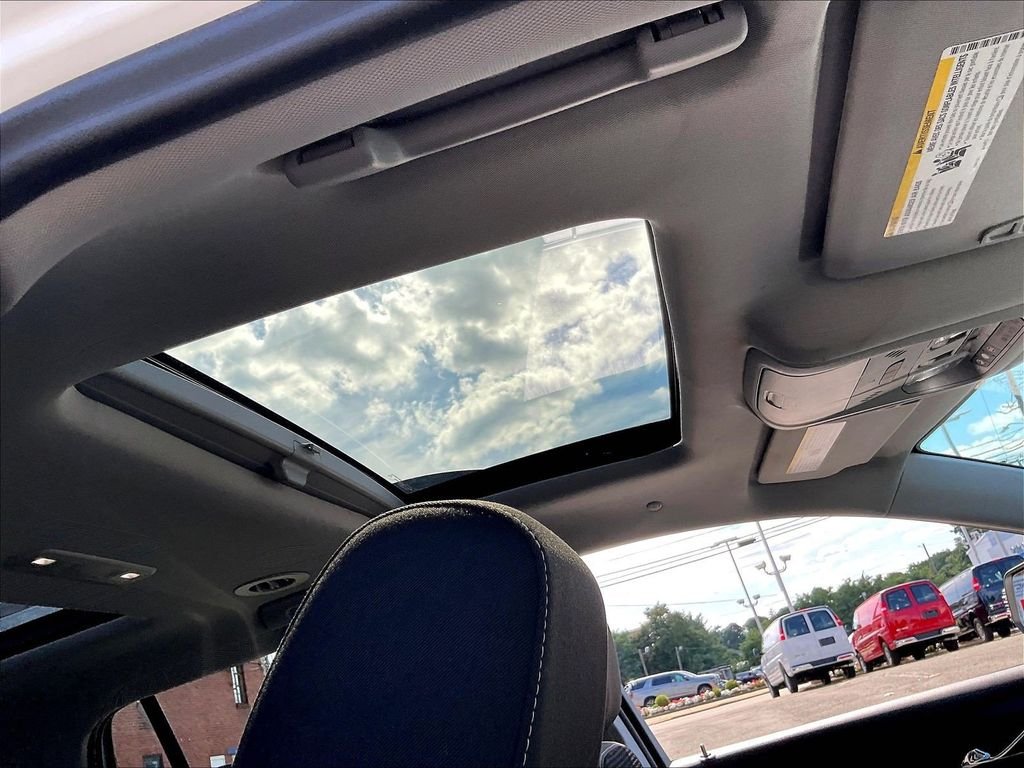 Used 2023 White GMC SLE image 23