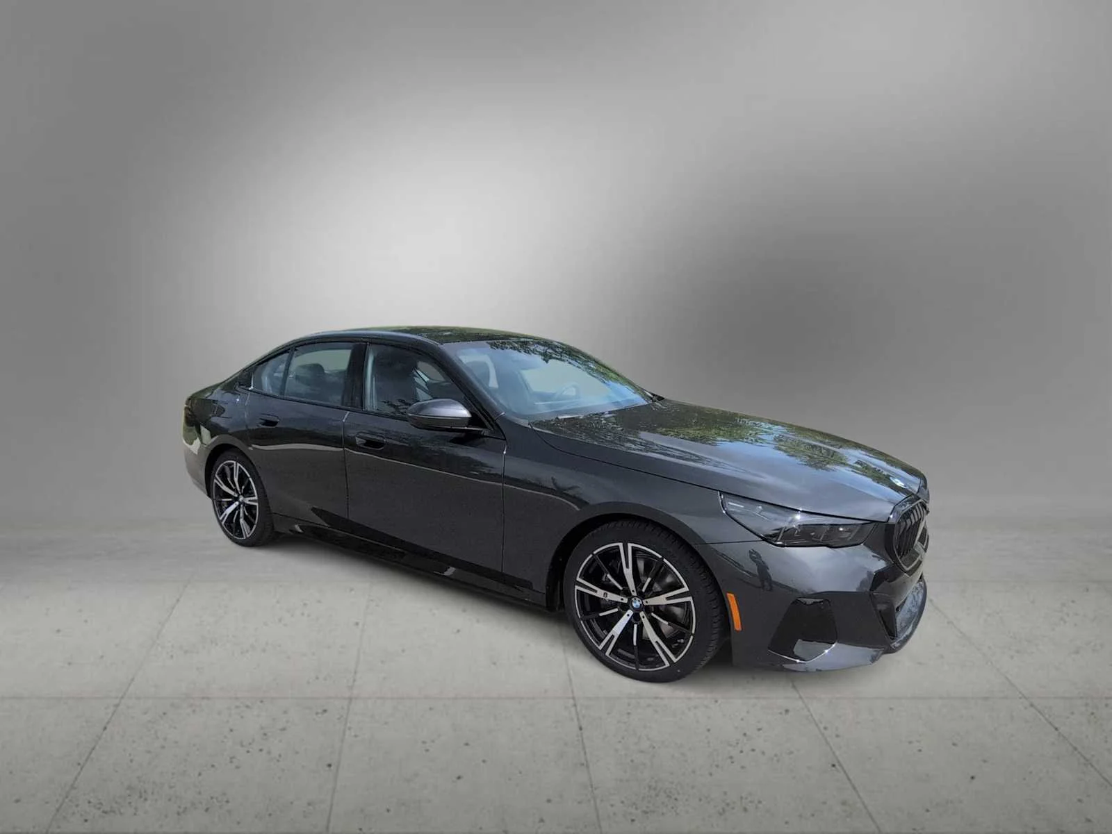 New 2027 Dark Graphite Metallic BMW 550e xDrive image 2