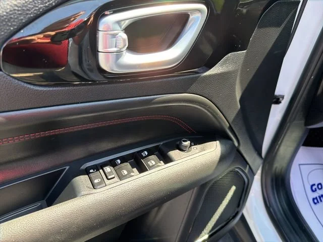 Used 2025 White Jeep Trailhawk image 27