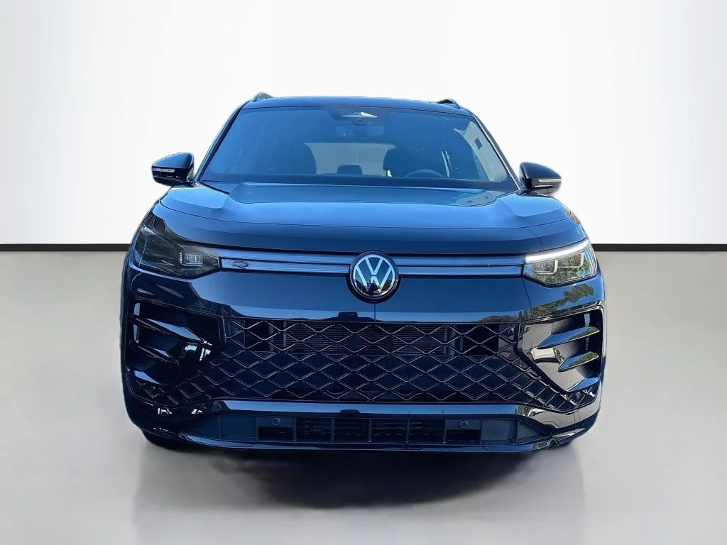 Used 2025 Deep Black Volkswagen 2.0T SE R-Line Black image 2