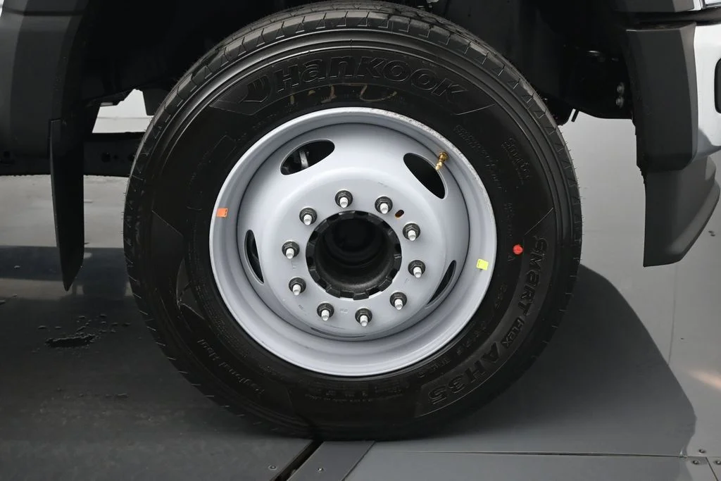 New 2026 Oxford White Ford XL image 19