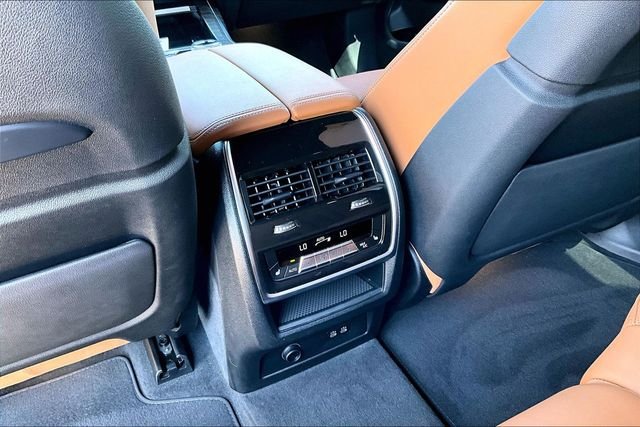 Used 2023 White BMW xDrive40i image 25