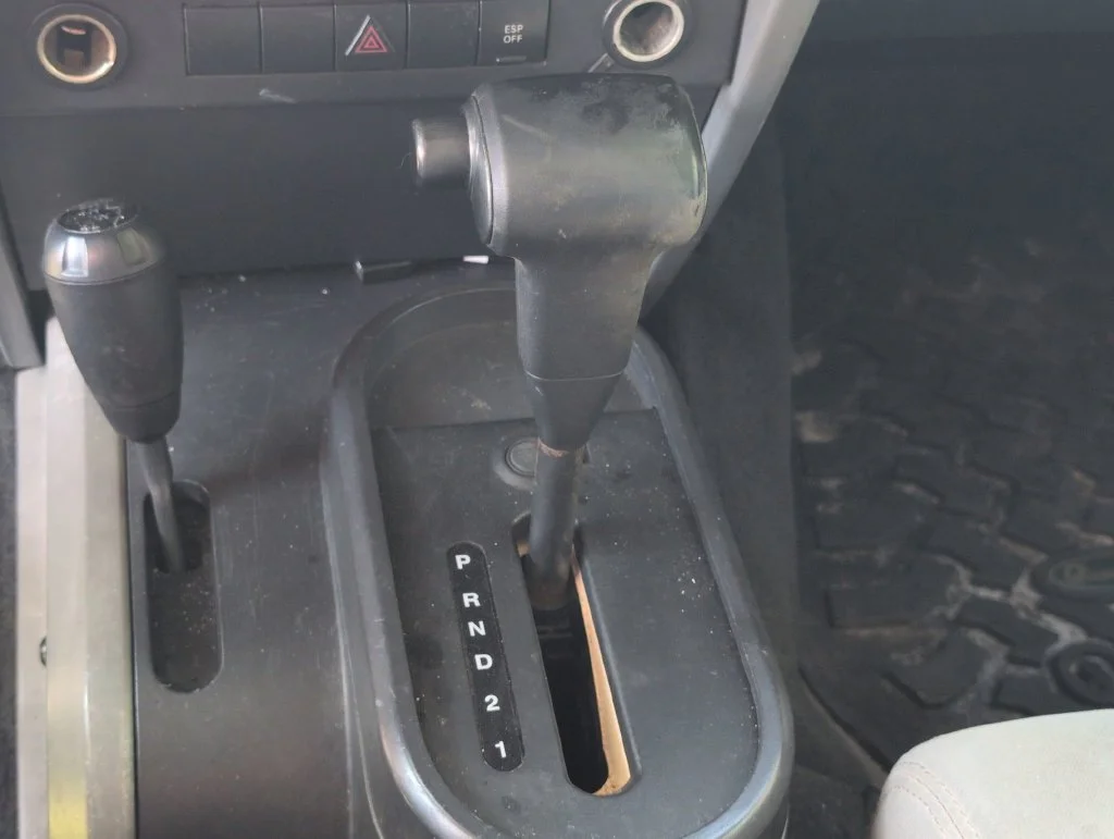 Used 2008 Green Jeep X image 20
