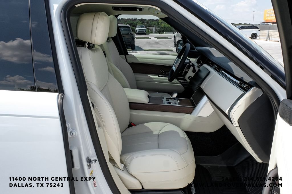 New 2027 Fuji White Land Rover SE image 34