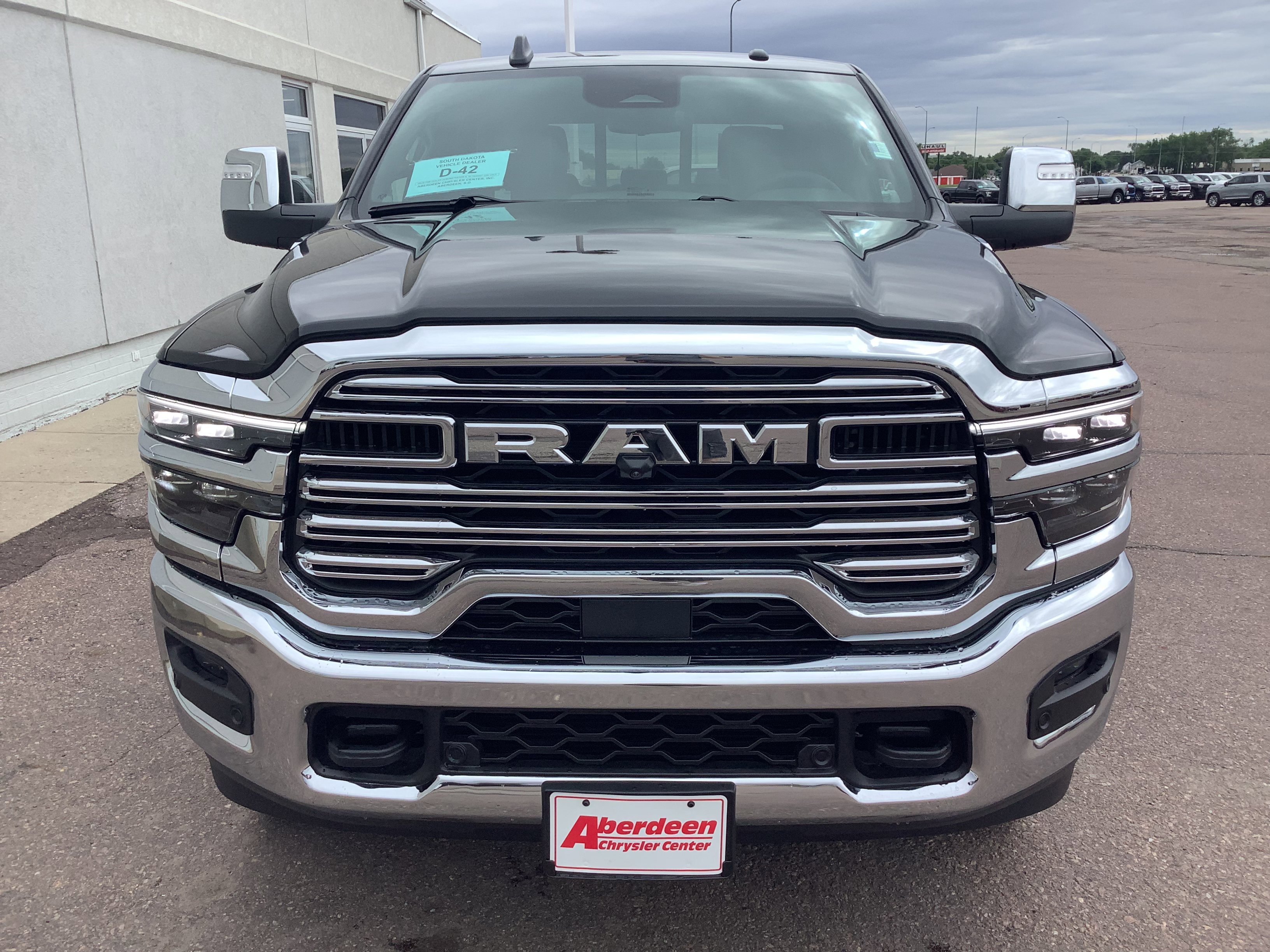 New 2026 Diamond Black Crystal Pearl-Coat Exterior Paint RAM Laramie image 3