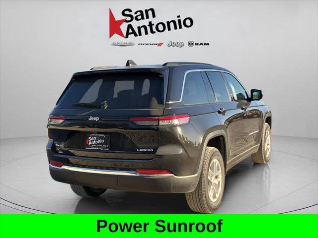 New 2025 Diamond Black Crystal Pearl-Coat Exterior Paint Jeep Laredo X image 8