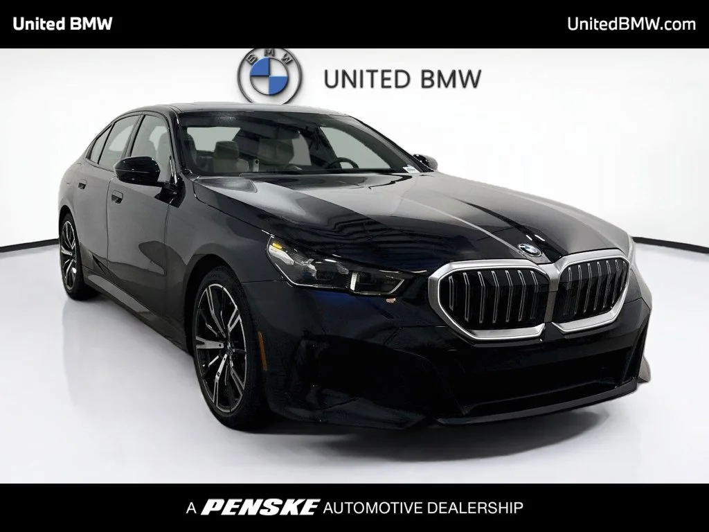 New 2027 Carbon Black Metallic BMW 540i xDrive image 3