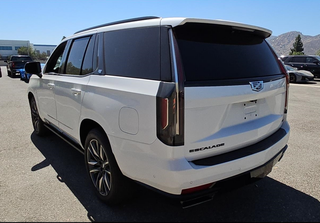 Used 2021 White Cadillac Sport Platinum image 4