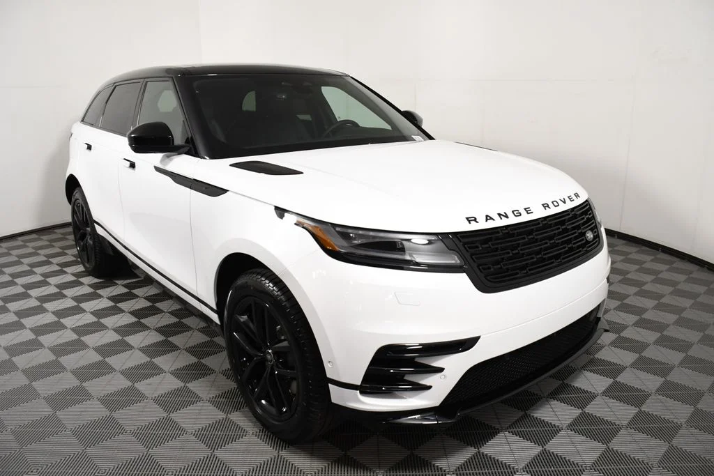Certified Used 2026 Ostuni Pearl White Premium Metallic Land Rover Dynamic SE image 9