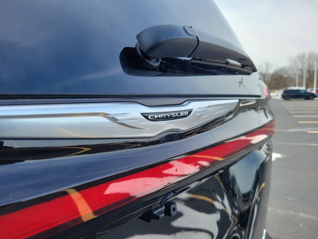 New 2026 Diamond Black Crystal Pearl-Coat Exterior Paint Chrysler Pinnacle image 6