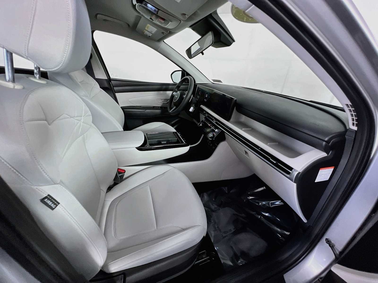 Used 2026 Shimmering Silver Hyundai Blue SE image 27