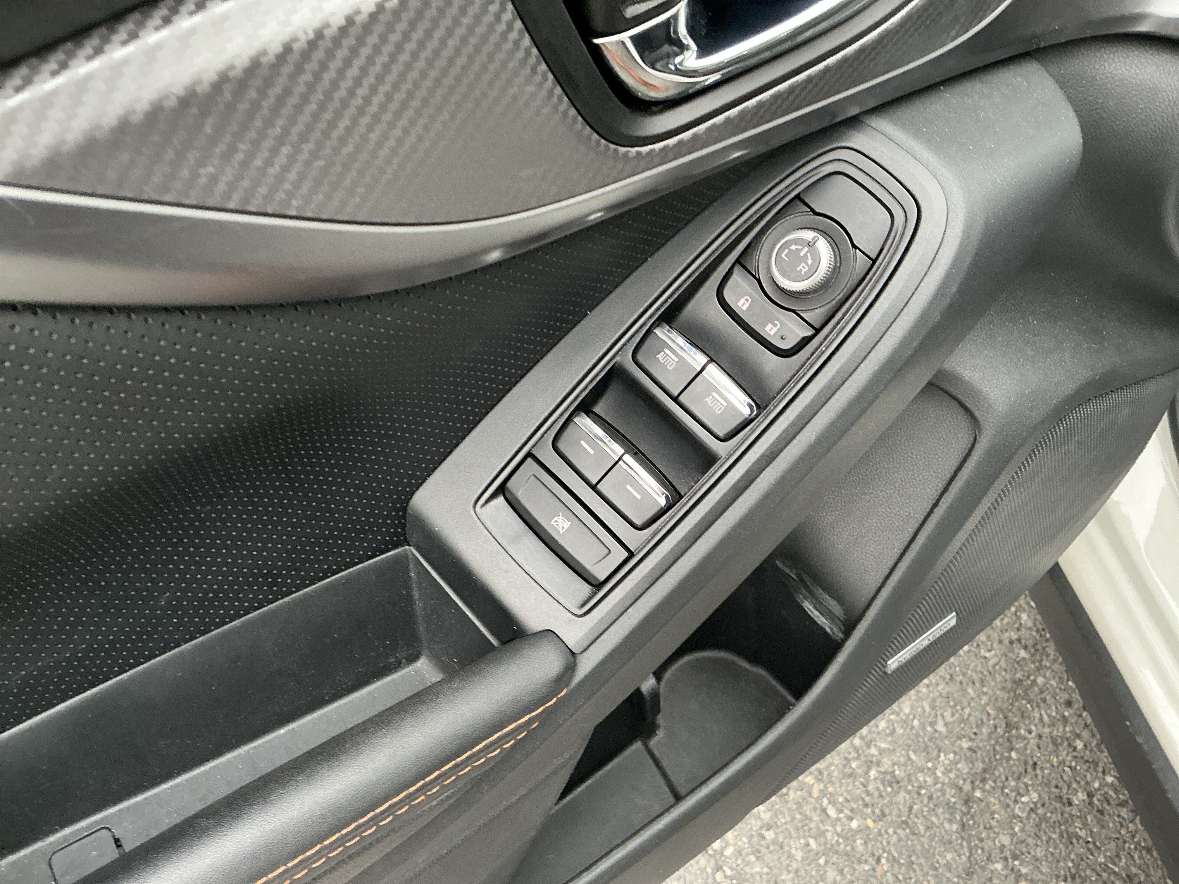 Used 2021 Crystal White Pearl Subaru Limited image 19