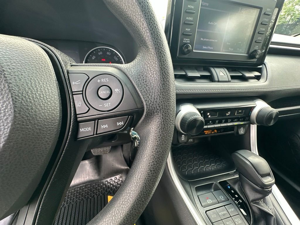 Used 2019 White Toyota LE image 14