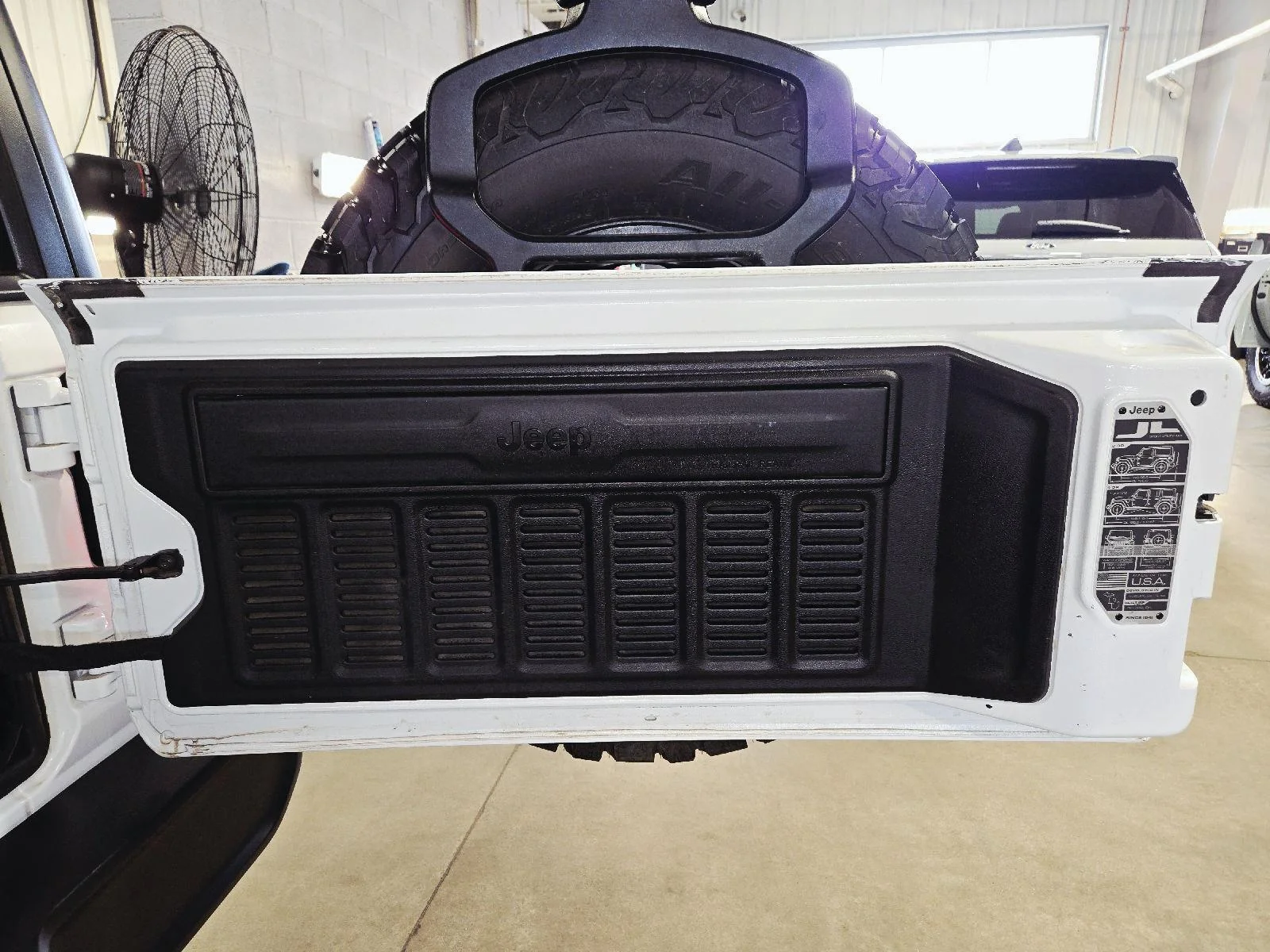 Used 2022 Bright White Clearcoat Jeep Unlimited Rubicon image 36