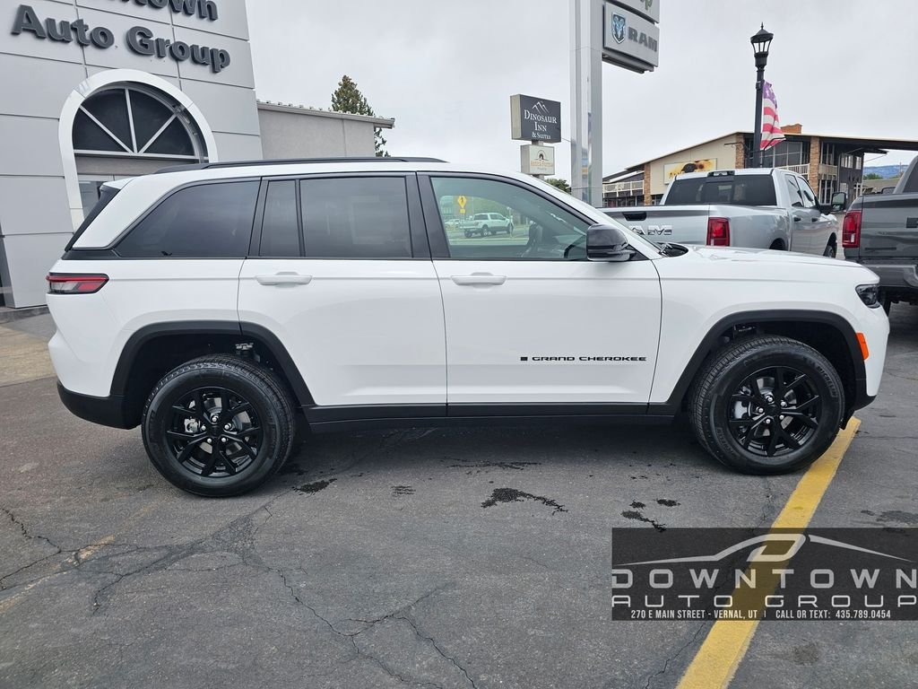 New 2026 Bright White Clearcoat Jeep Altitude image 2