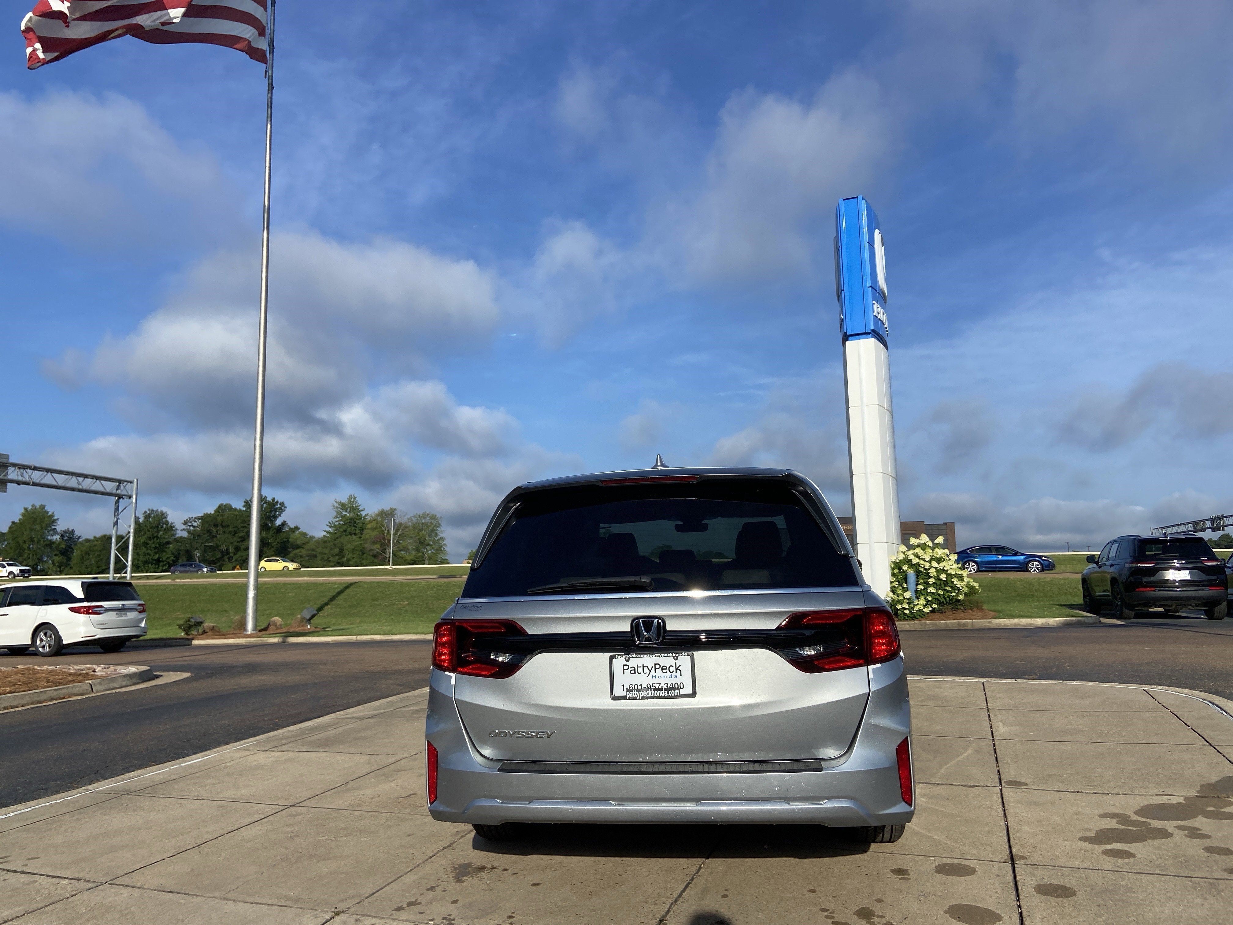 New 2026 Solar Silver Metallic Honda EX-L image 8