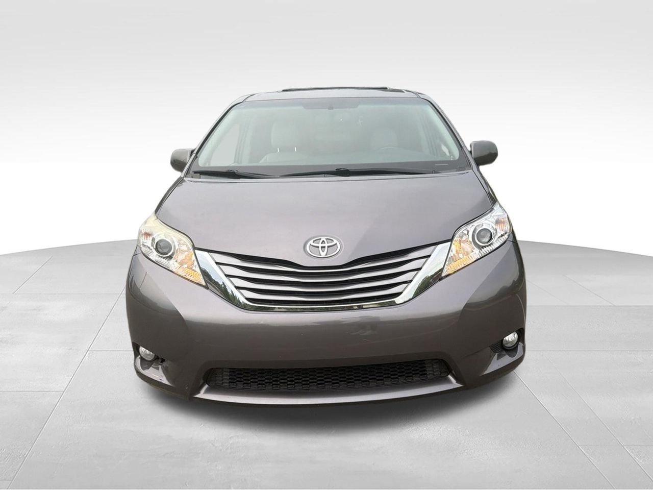 Used 2015 Gray Toyota XLE image 2