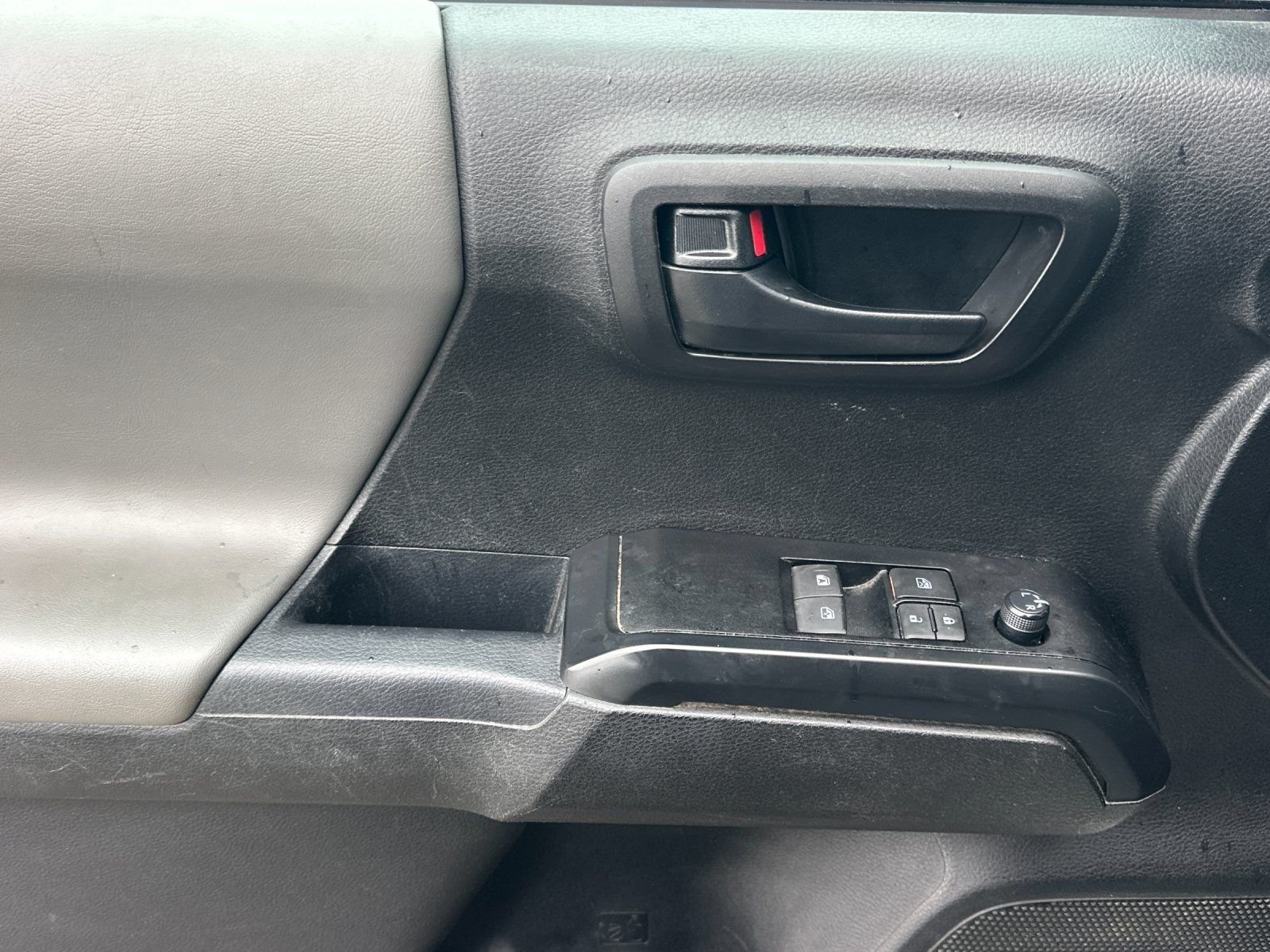 Used 2023 Ice Toyota SR image 10