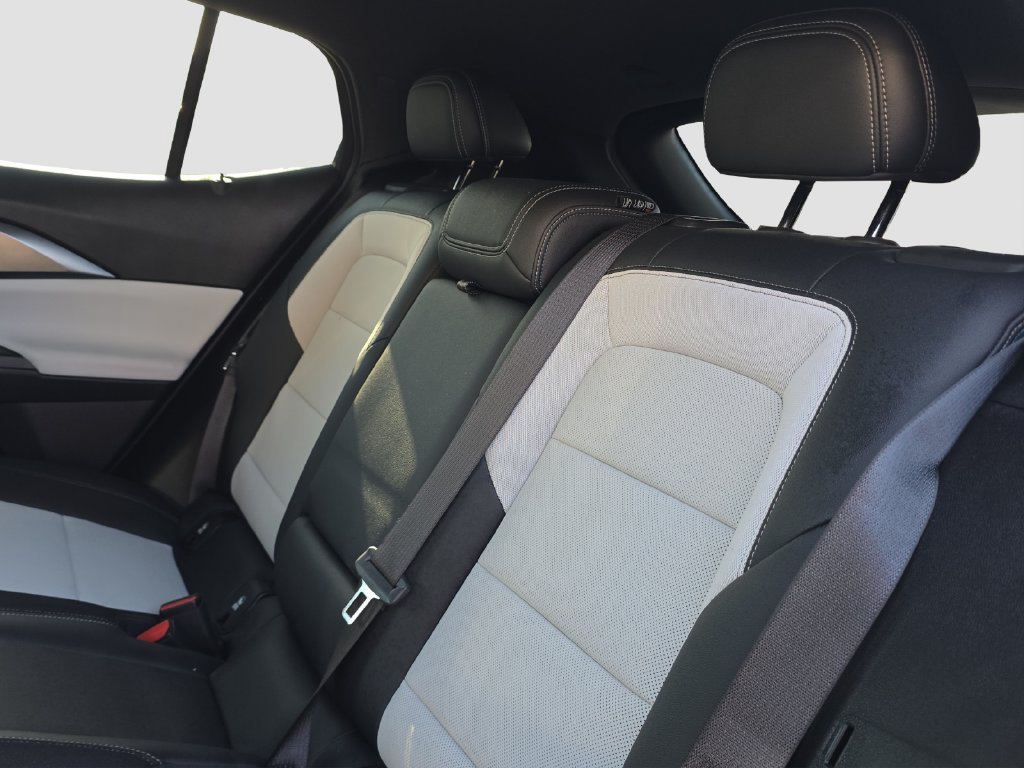 2024 Chevrolet Equinox EV LT - Photo 12