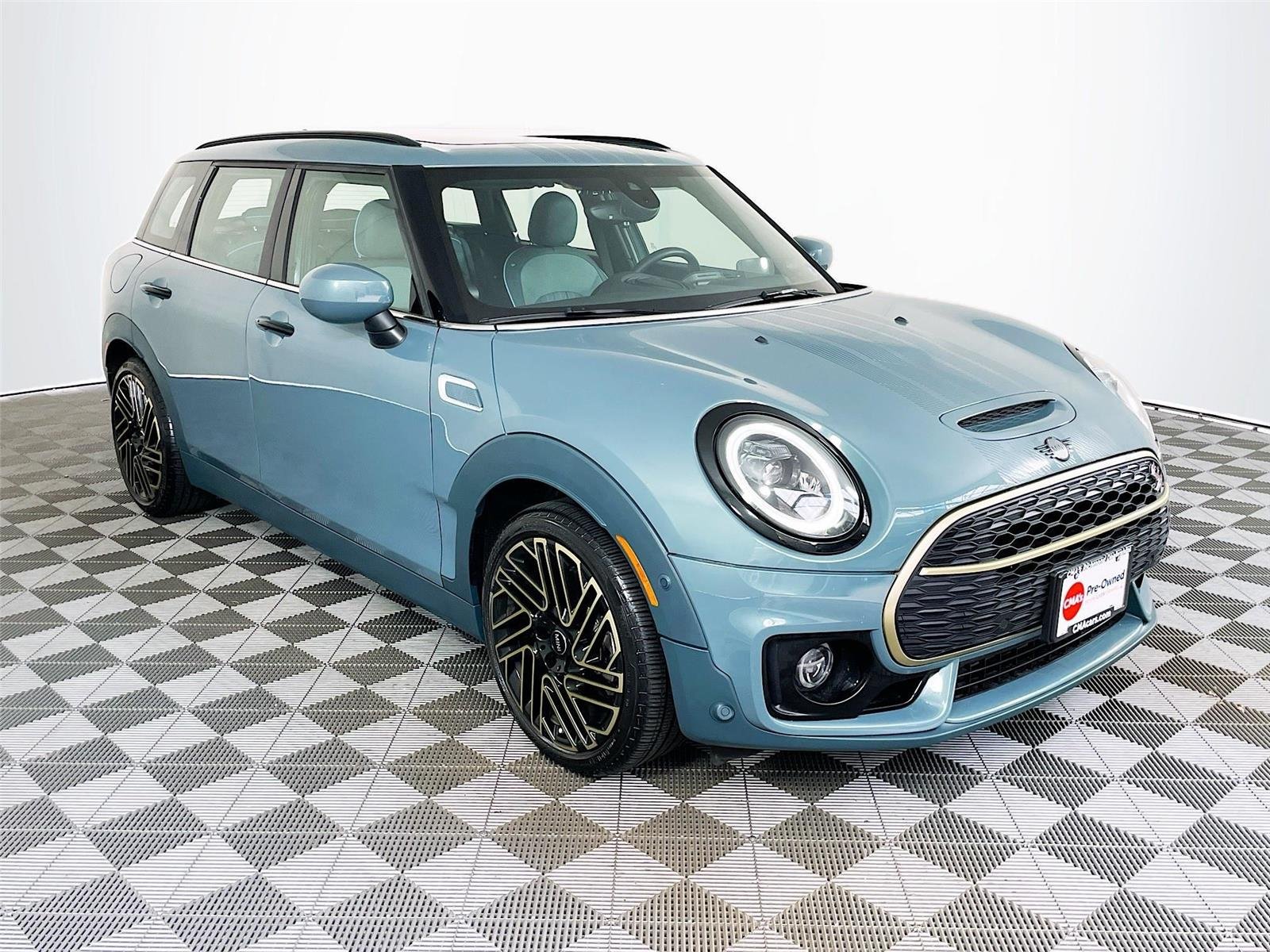 2023 MINI Clubman Cooper S's photo