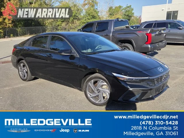 Used 2025 Black Hyundai SEL Sport image 1