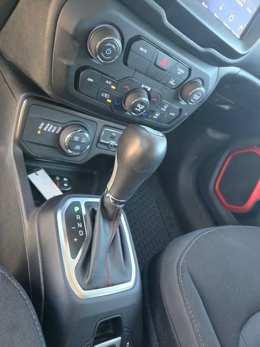 Used 2023  Jeep Trailhawk image 16