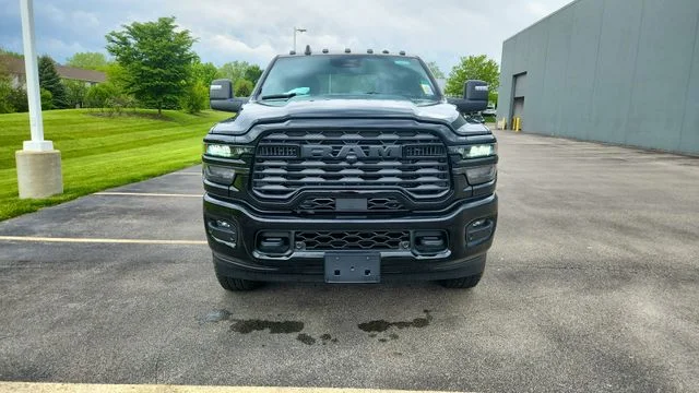 New 2026 Diamond Black Crystal Pearl-Coat Exterior Paint RAM Big Horn image 3