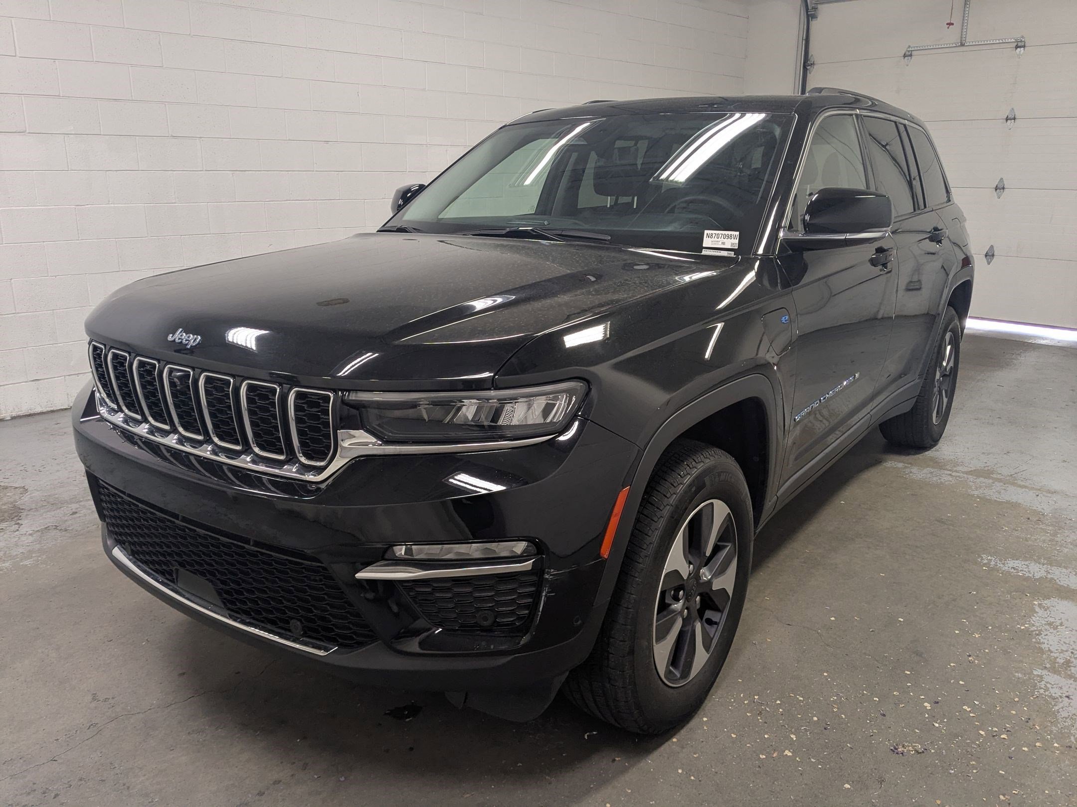Used 2022 Diamond Black Crystal Pearlcoat Jeep 4xe image 9