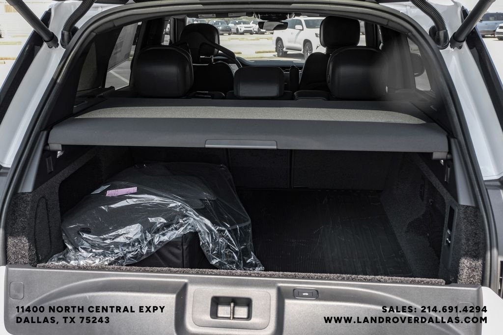 New 2026 Fuji White Land Rover SE image 34