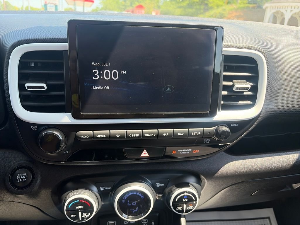 Used 2025 White Hyundai Limited image 19