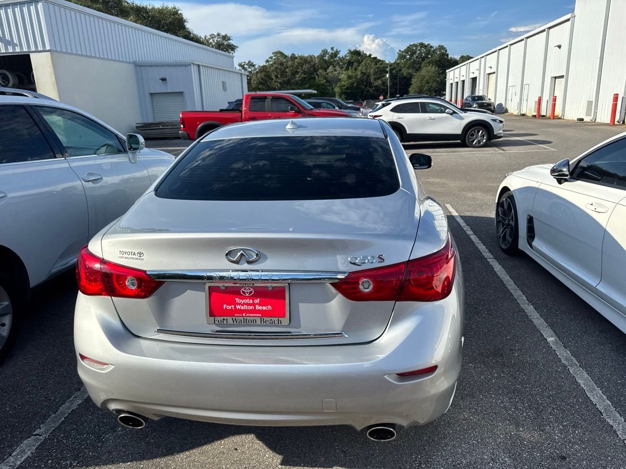 Used 2015 Silver INFINITI Sport image 7