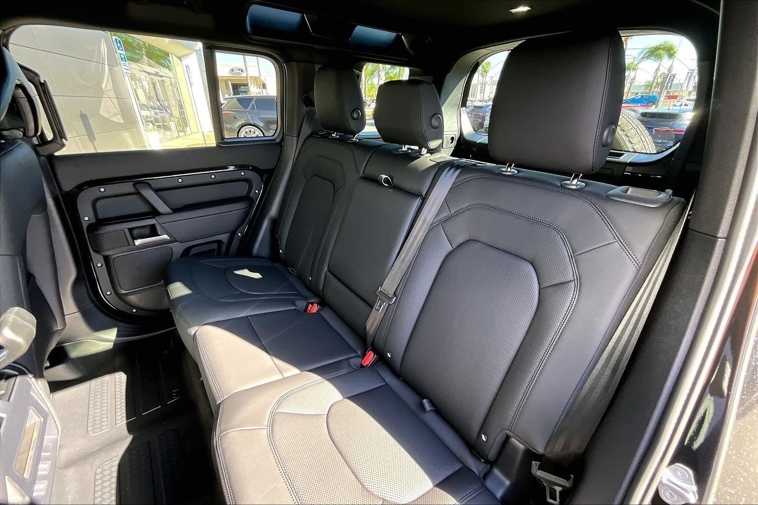 New 2026 Santorini Black LAND ROVER S image 10