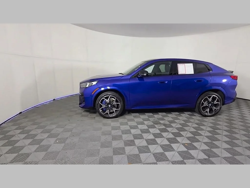 Used 2025 Blue Metallic BMW M35i image 51