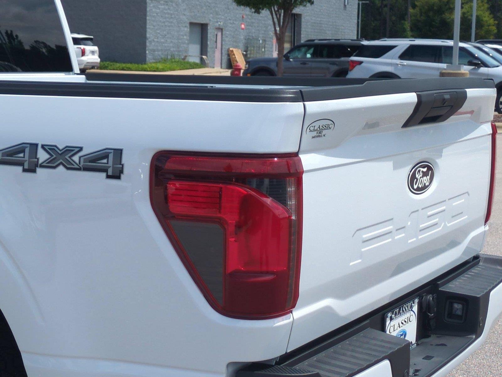 New 2026 Oxford White Ford XLT image 12
