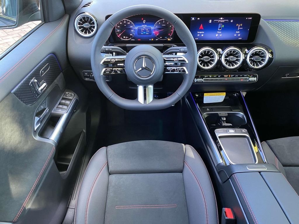Used 2025 Mountain Grey Metallic Mercedes-Benz GLA 250 image 24