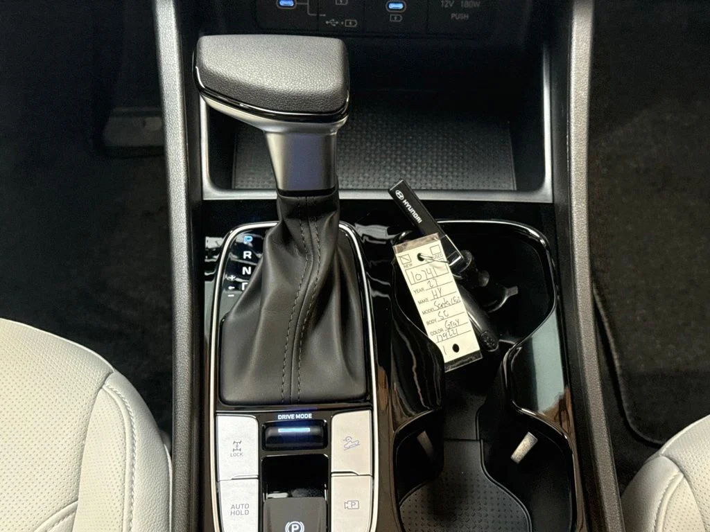 New 2027 Hampton Gray Hyundai SE image 16