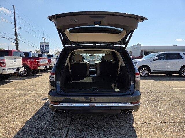 Used 2023 Flight Blue Metallic Clearcoat Lincoln Reserve image 32