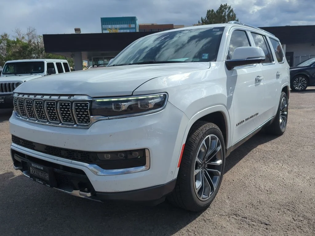 Used 2022 White Jeep Series III image 3