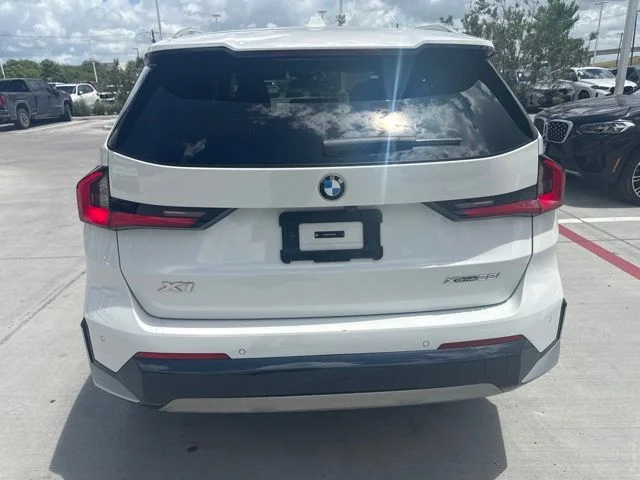 Used 2025 White BMW xDrive28i image 5