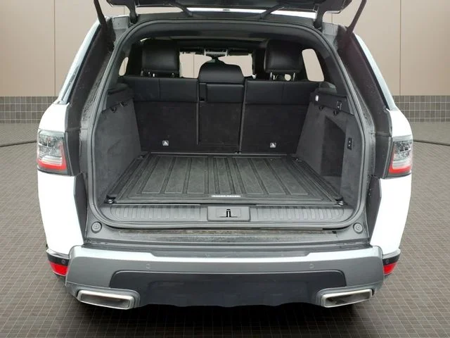 Used 2020 White Land Rover HSE image 8
