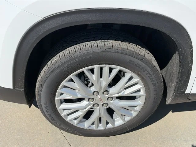 New 2027 White GMC Elevation image 9