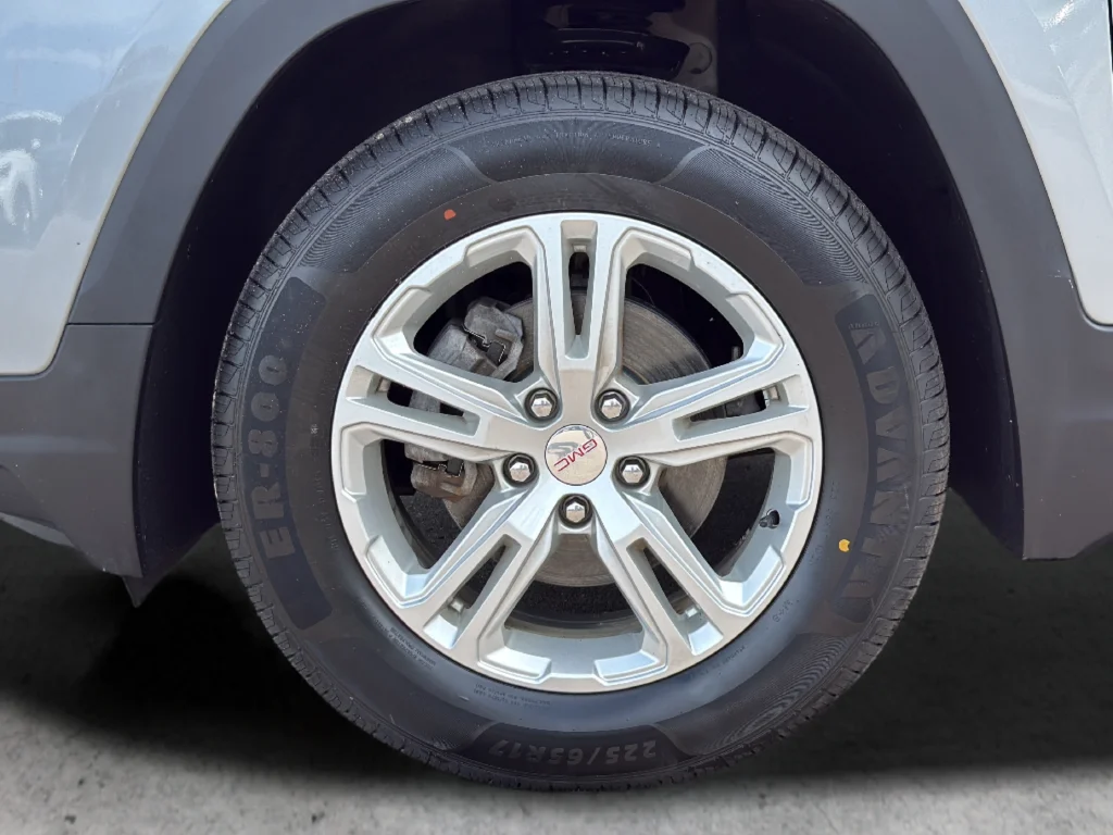 Used 2023 Silver GMC SLE image 33
