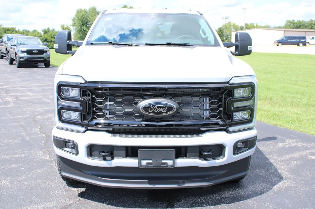 New 2026 Avalanche Ford F-350® XLT image 2