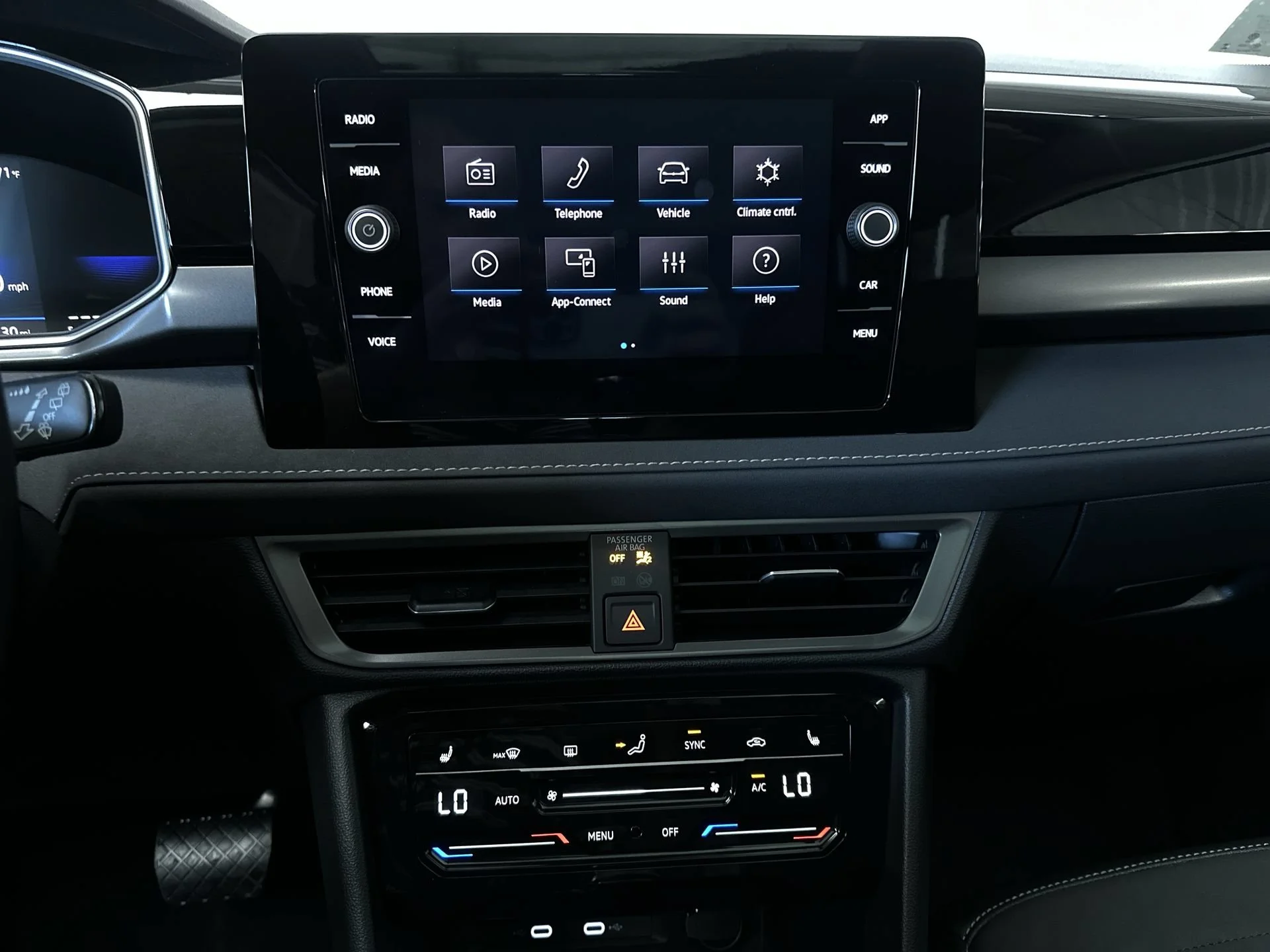 2025 Volkswagen Taos SE Black - Photo 18