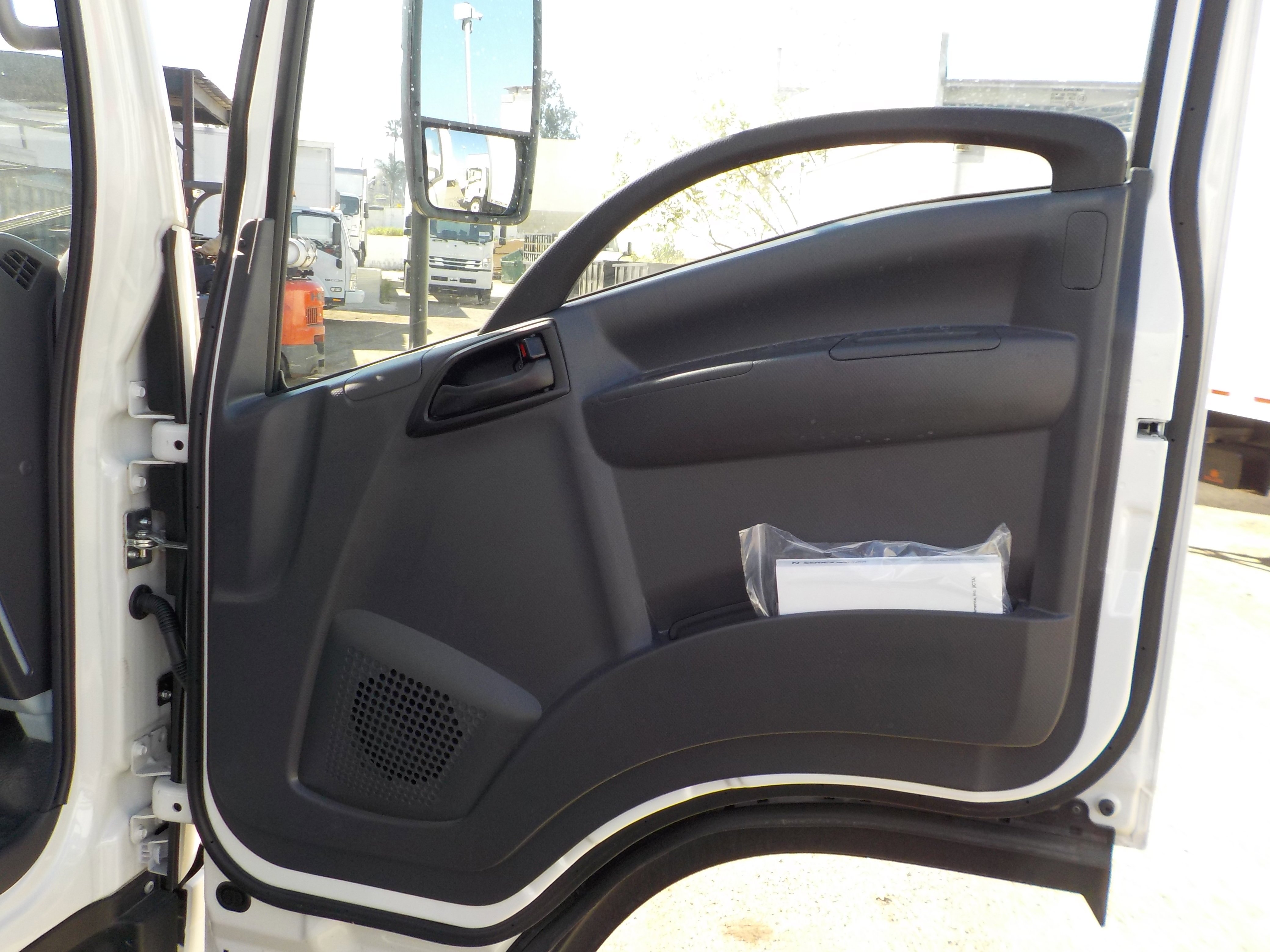Used 2024 White ISUZU  image 13